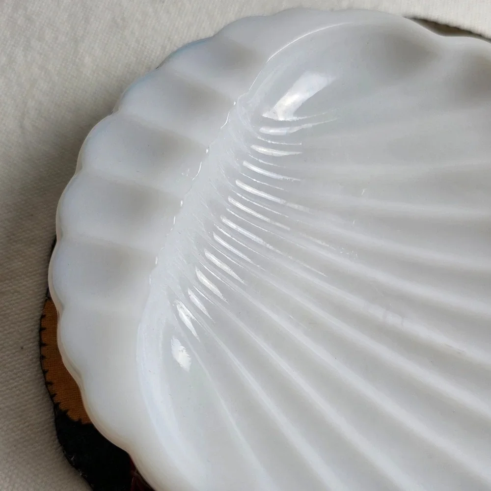 Vintage White Milk Glass Shell Soap Dish Scalloped Trinket Ashtray Coastal